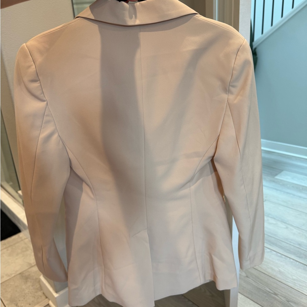 Beige Blazer and Shorts Set - Picture 4 of 5